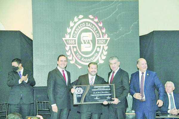 Entregan preseas Canaco a comerciantes distinguidos