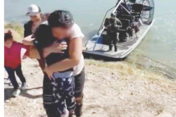 Rescatan a niña de 5 años en río Bravo