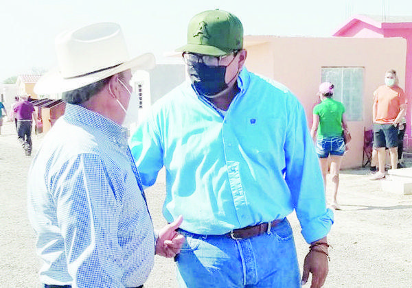 Recorre Piña el panteón