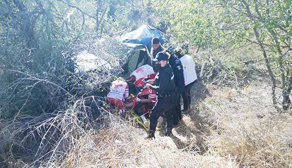 Grave mujer por volcadura