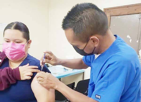 Agotan vacuna de Influenza esperan la llegada de más