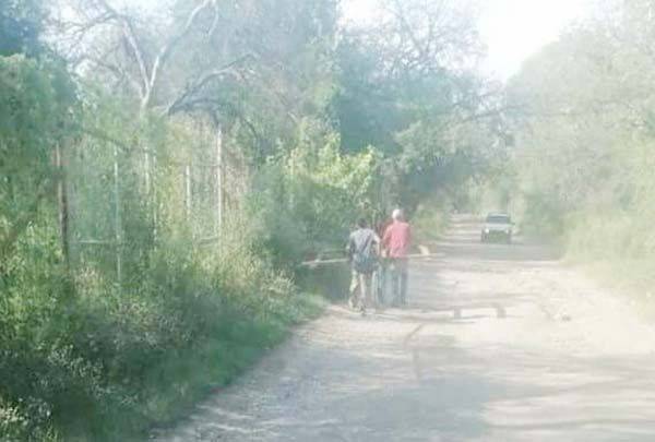 Roban a empacador dinero y escrituras
