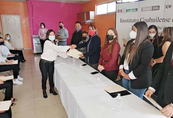 Concluyen mujeres preparatoria abierta