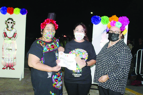 PREMIAN A GANADORES DEL CONCURSO  DE CALAVERAS