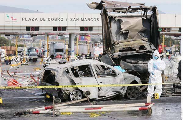 Mueren 19 en choque de la México-Puebla
