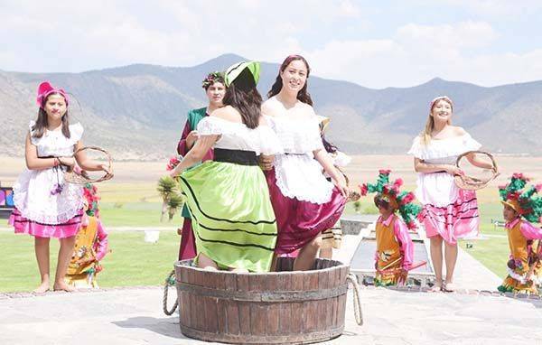 RECONOCEN A MUJERES PROMOTORAS DE TURISMO