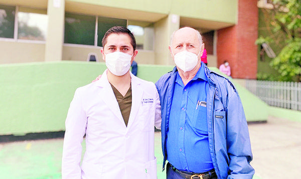 Extrae IMSS tumor torácico más grande que un melón