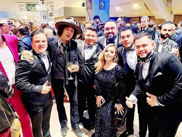 Felicita Gobernador Riquelme a “Vilax”