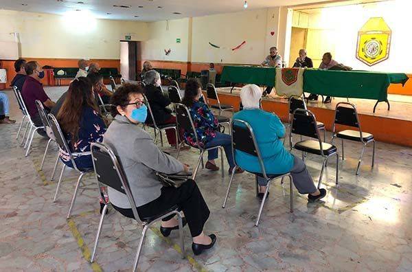 Cobran hoy aguinaldo pensionados del IMSS