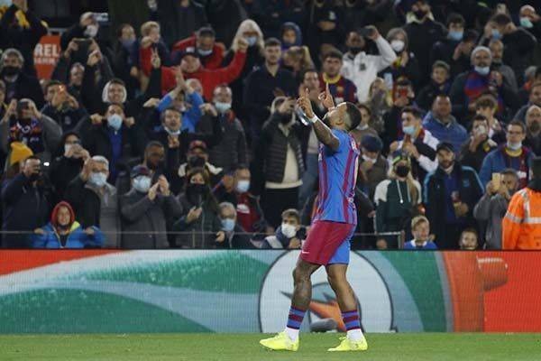 Triunfa Barcelona en debut de Xavi como técnico