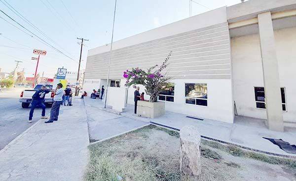 Destrozan vidrios de 3 autos en la Guadalupe