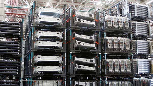 Rivales de Tesla prometen vehículos más económicos