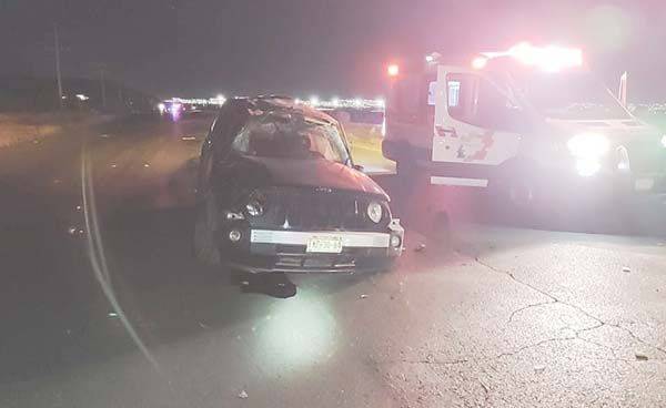Muere en volcadura
