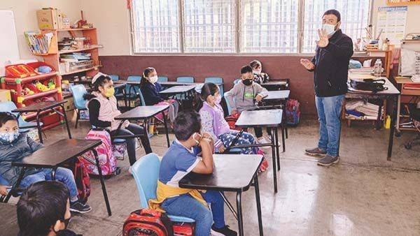 Hay ya mil 200 escuelas con clases presenciales