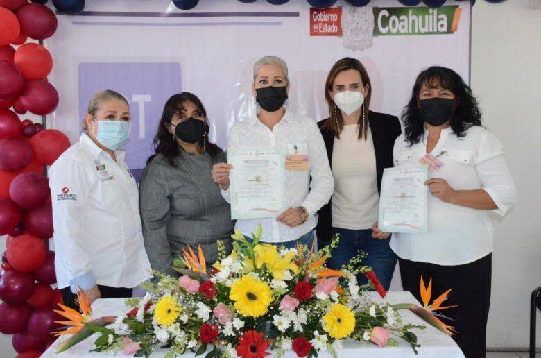 Diputada Lupita Oyervides asiste a graduaciones de ICATEC.
