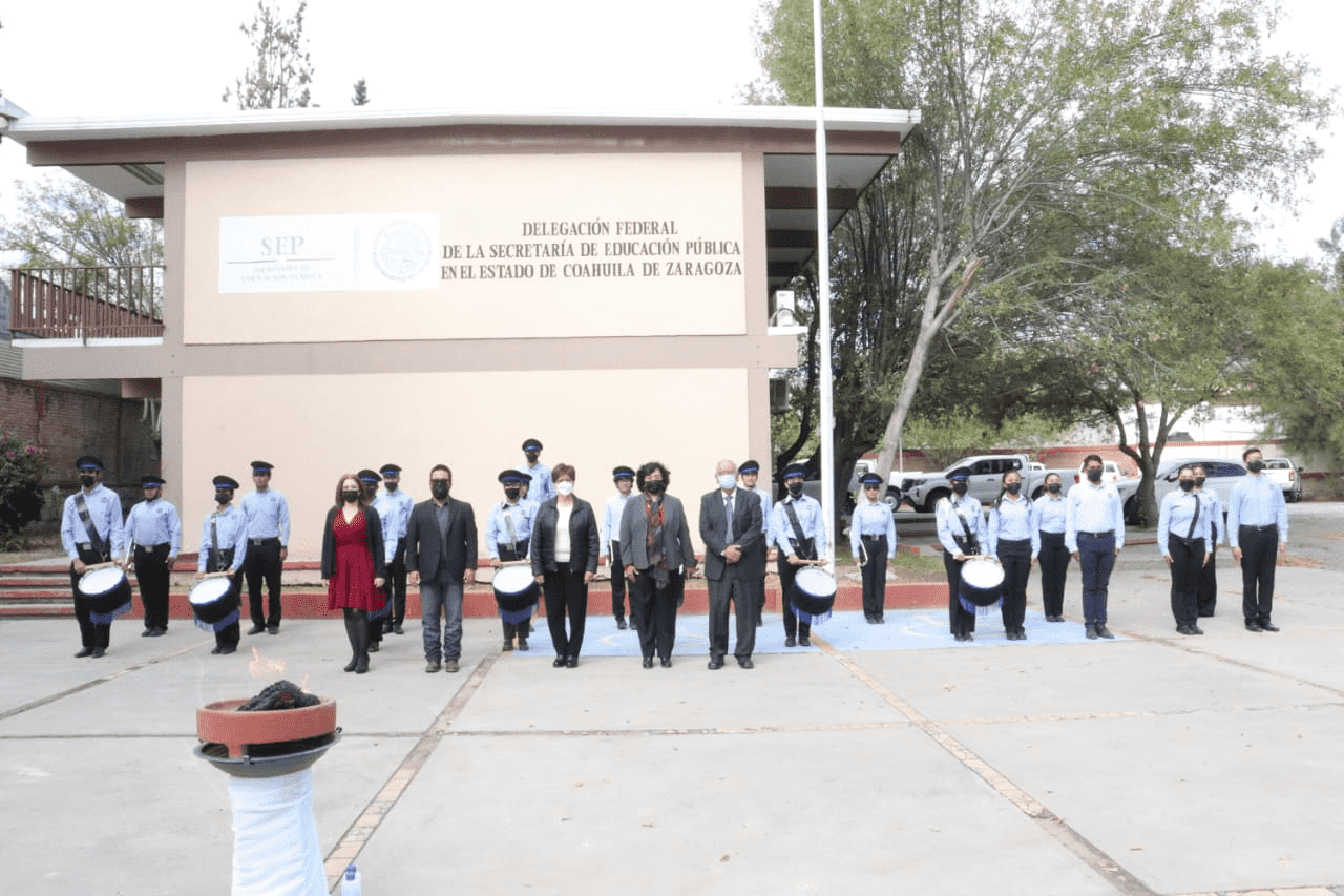 CEREMONIA DE INCINERACIÓN Y ABANDERAMIENTO DE LAS OFICINAS DE ENLACE EDUCATIVO DE LA SEP EN COAHUILA