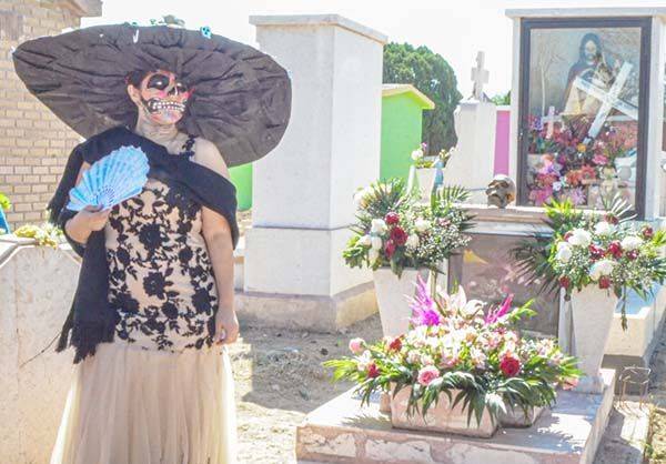 “Al vestirme de muerte siento a mi abuela cerca”
