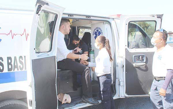 Sobrevive milagrosamente a choque contra un tráiler
