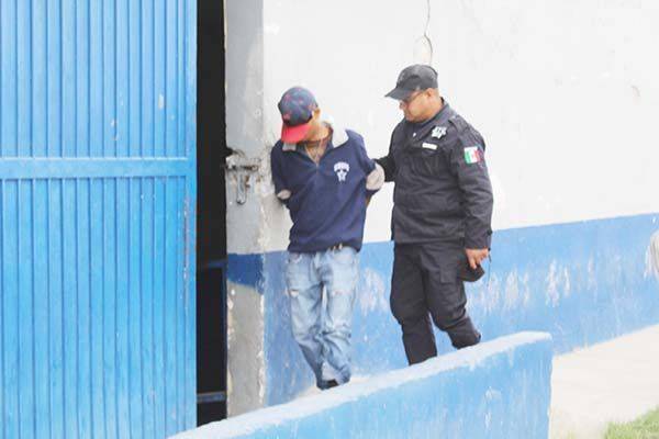 Encierran a par de tóxicos