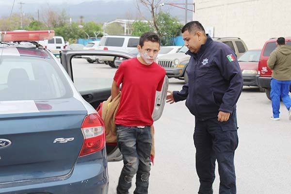 Lamina lo arrastra a una de las celdas