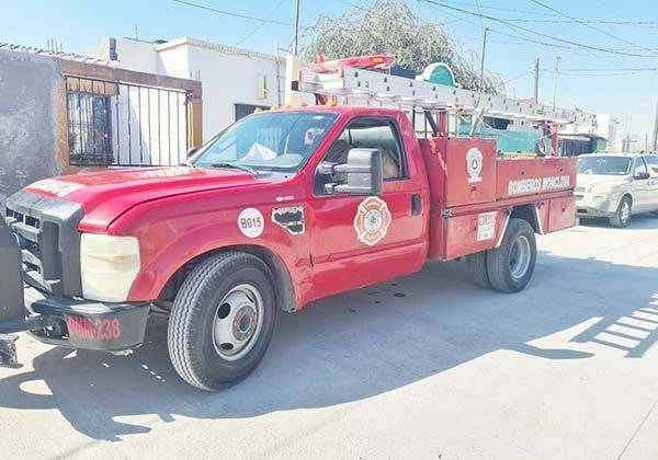 Mueve a bomberos mordida de perro