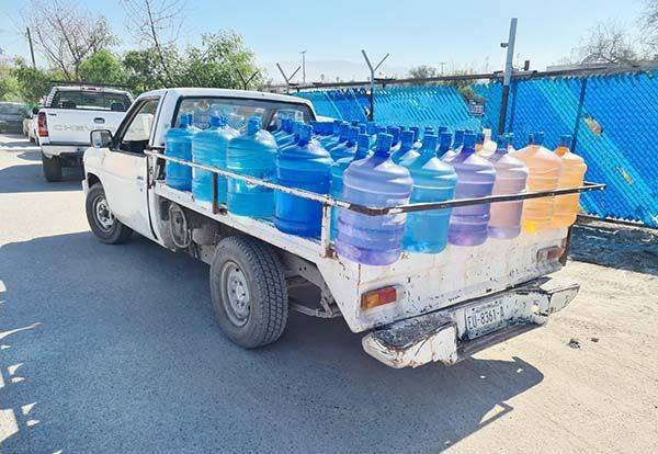 Vendedor de agua choca de reversa