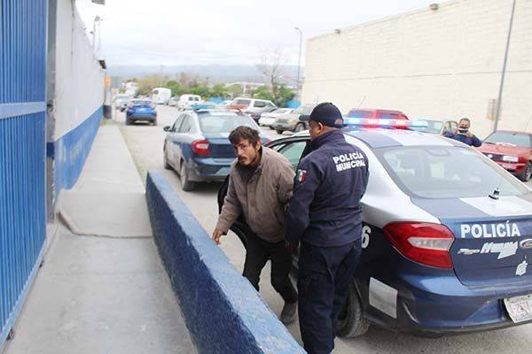 Tóxico molesta a clientes de súper