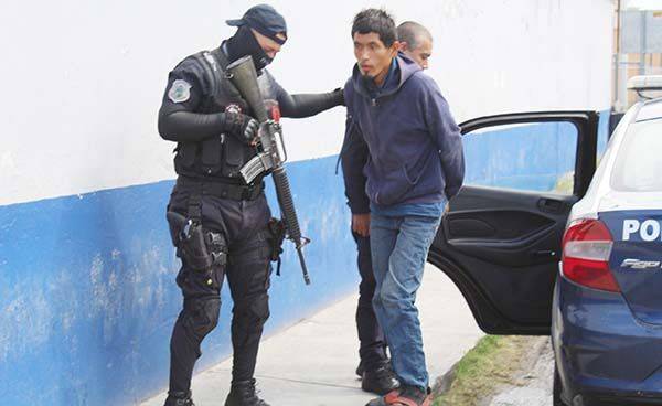 Lo ven husmeando casas en la Guadalupe