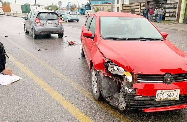 Colisionan en la Industrial