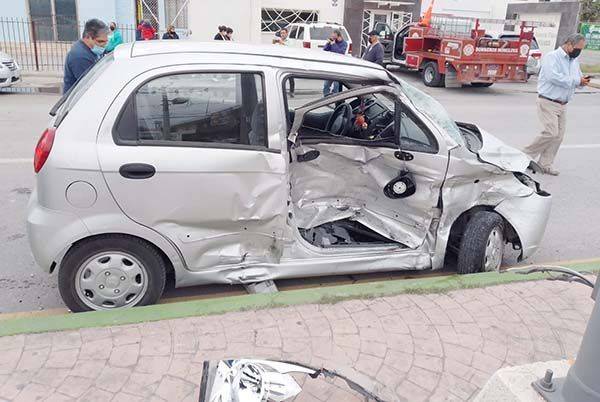 Lo reviven en accidente