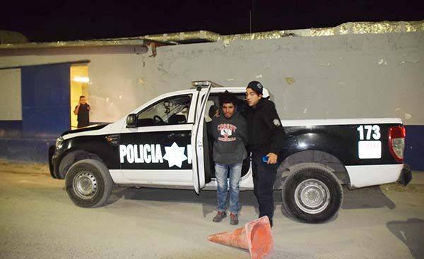 Cae asaltante con manos en la masa