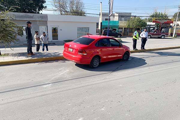 Cafre trepa carro a camellón central