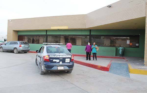 Muere afuera de un hospital