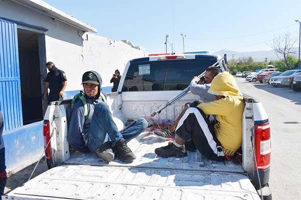 Se asoman en casas ajenas