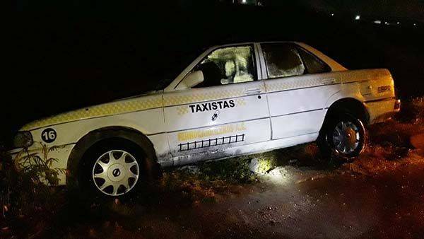 Derrapa taxista y sale carretera