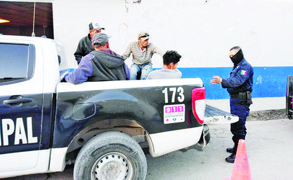 Guardan a diez en operativo policiaco
