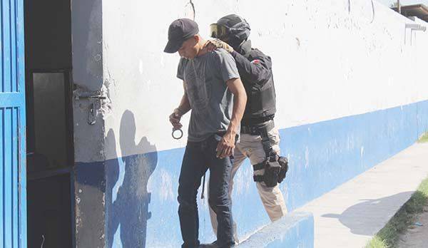 Estatales guardan a par de drogadictos