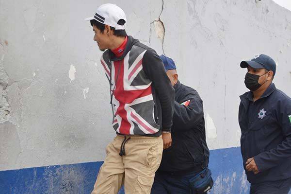 Amenaza a mamá con sartén en mano