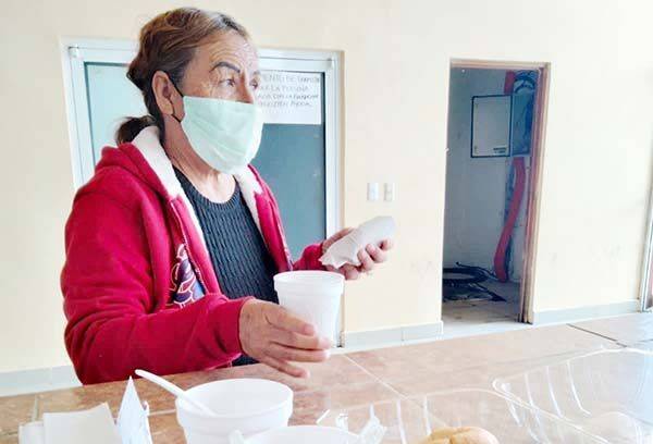 Cobran becas Bienestar adultos de San Buena