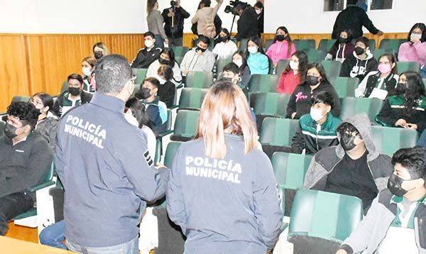 Advierten a jóvenes peligro de las drogas