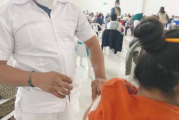 Vacunan a rezagados contra Covid 19 en SB