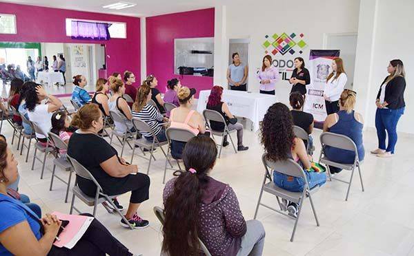 Concluyen preparación académica 2 mil mujeres