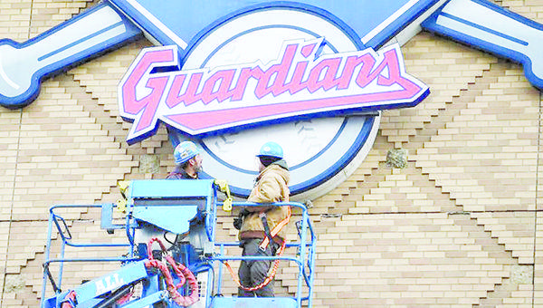 Adiós, Indios; hola, Guardianes