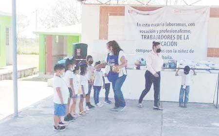 Esperan maestros revacunación Covid