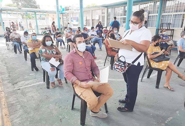 Se amparan profes para recibir vacuna