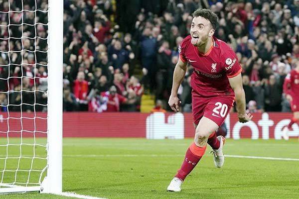 Le da Liverpool paseo al Atlético en Anfield
