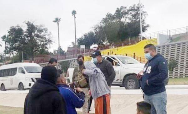 Rescatan a migrantes a punto de ahogarse