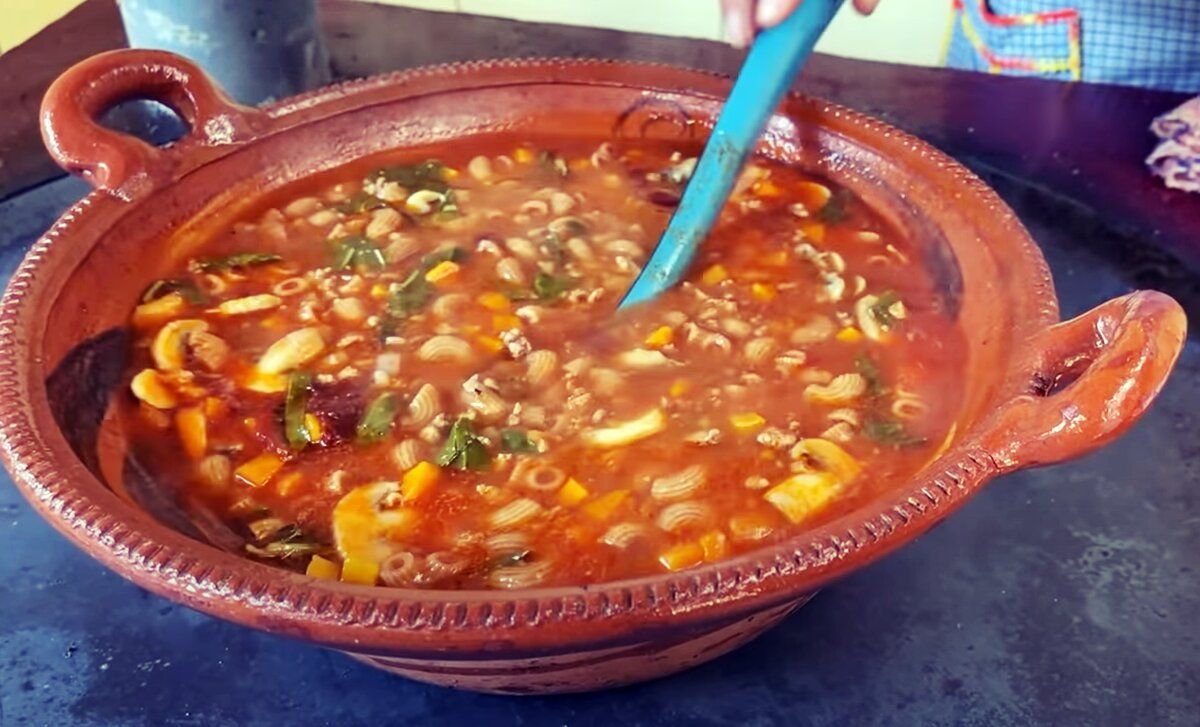 Sopa contra el frío, la receta de Doña Ángela directa de su rancho