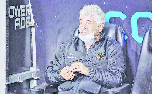 Suspenden 3 partidos al Tuca por dichos homófobos