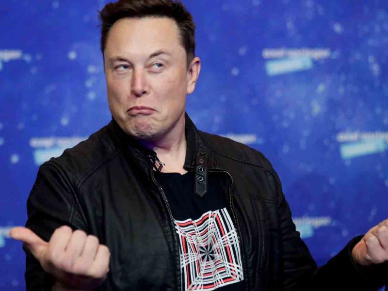 Elon Musk reta a duelo a Vladimir Putin, con Ucrania como premio